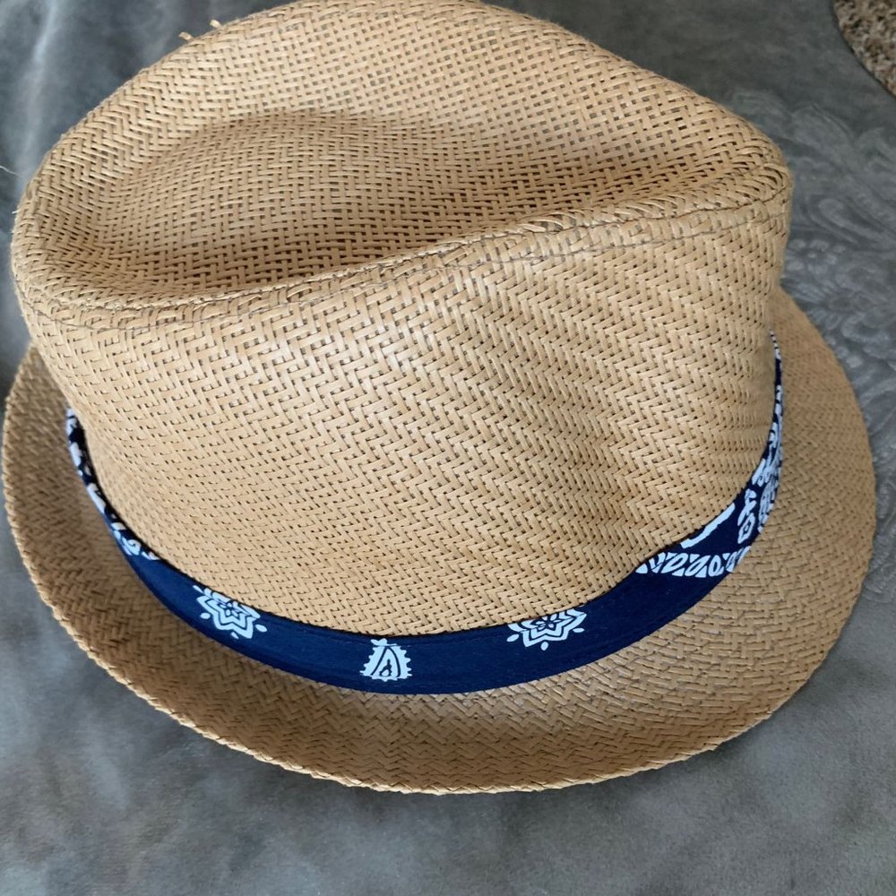 GROOVY GLAM HAT